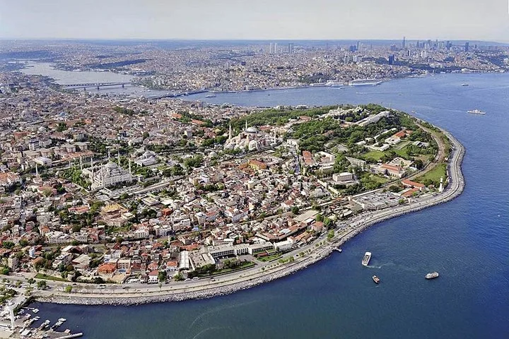 Vista aerea della penisola storica di Istanbul con i suoi monumenti principali